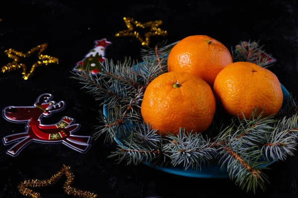 Weihnachtsstimmung Hirsch Weihnachtsdeko Tannenzweige Und Mandarinen — Stockfoto