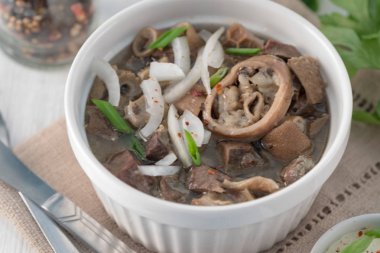 Moğolistan, Kalmıkya, Tuva, Buryatia, Kazakistan, Asya Avrupa Doğu göçebe halkların yerel yemeğiniyiyormuşsun. Karaciğer çorba karaciğer yağ