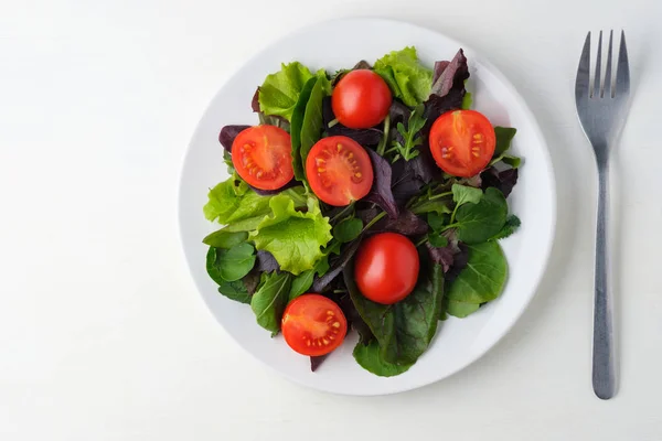 Salad Tomat Segar Dengan Arugula Basil Stok Foto Bebas Royalti