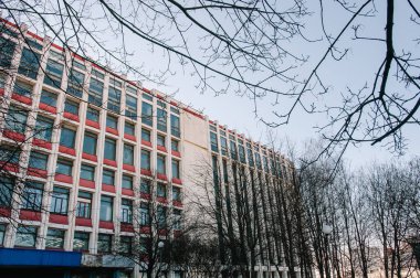 2019 yazında, Belarus 'un Minsk şehrinde terk edilmiş bir bina..