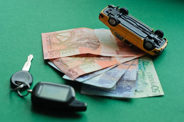 On the table are insurance policy, insurance, notification of a traffic accident, money, bills, coins, one of which is a taxi, emitting a road traffic accident