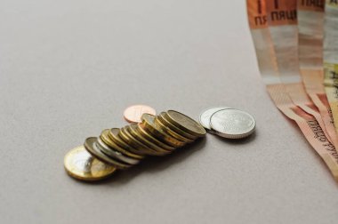 Beyaz arka planda Belarus parası ve mesaj için boşluk. Belarus Bozuklukları  