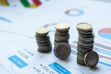Kitap bankası mevduat hesabı beyaza izole edildi. Hesap hesap hesap hesap hesap hesap makinesi, Tayland para birimi ve kalem tasarrufu. Mali muhasebe, Muhasebe Konsepti. Üst görünüm.