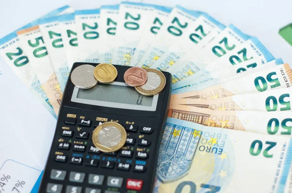 Euro banknotları, hesap makinesi, 1000 Euro.