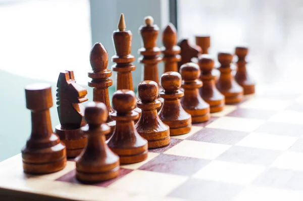 Satranç oyuncuları - insanlar, sosyal davranışlar / ağlar arasındaki ilişkileri tasvir eden figürler - grup dinamiği / liderlik ve takipçi