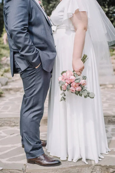 Wedding Bouquet Bride Hands Close — Stock Photo, Image