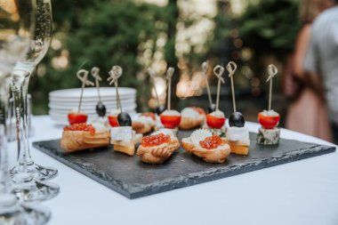 Gala büfesinde abur cubur, düğünde büfe.