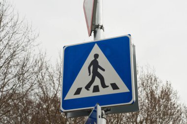 Yaya geçidi işareti