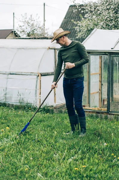 Tukang Kebun Senior Dengan Sekop Kebun Tukang Kebun Laki Laki — Stok Foto
