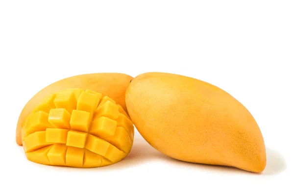 Mango Fruta Fresca Con Cubos Rebanadas Aislado Sobre Fondo Blanco —  Fotos de Stock