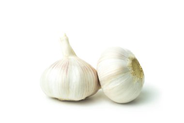 İzole sarımsak (Allium sativum) birçok tıbbi özellikleri ve madde yiyecek için kullanılır. Beyaz arka plan ve kırpma yolu.