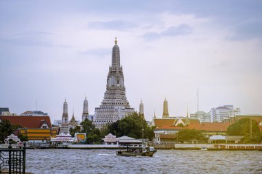 Wat Arun bir dönüm noktası ve bir turistik Tayland olduğunu. Ve Chao Phraya Nehri