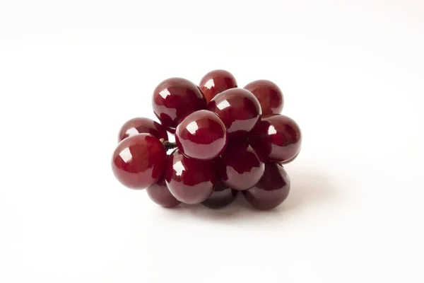 Raisin Rouge Mûr Sur Fond Blanc Chemin Coupe — Photo