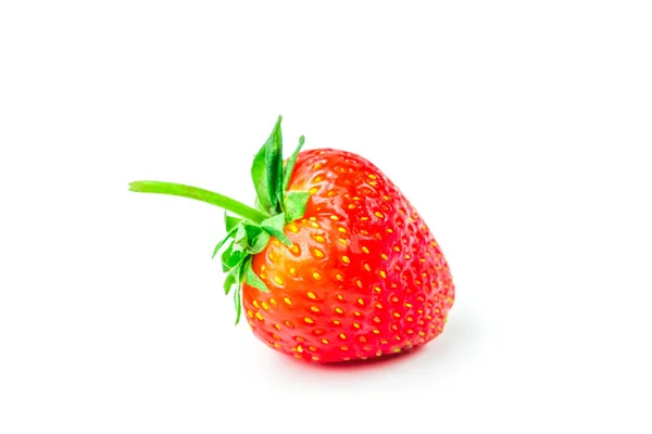 ストロベリー Fragaria Anassa Duchesne 新鮮な赤い果実です ビタミンが豊富で酸味があり甘みのある隔離された白い背景とクリッピングパス — ストック写真