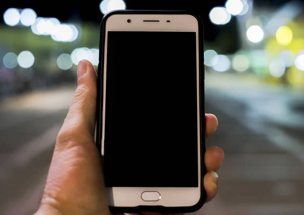 Smartphones with hands-free man The background is bokeh.