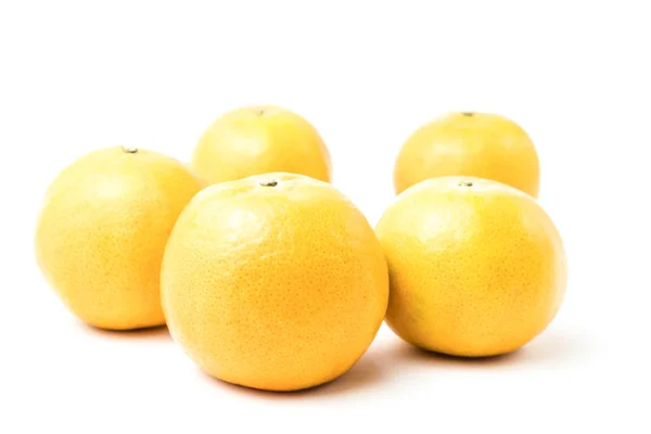 Πορτοκάλια Φρέσκα Πλούσια Βιταμίνη Απομονώνονται Λευκό Φόντο Και Απόκομμα Διαδρομής — Φωτογραφία Αρχείου