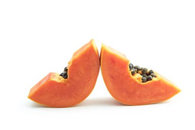 Olgun papaya sağlıklı bir meyvedir. İlaç olarak mülk. İdrar söktürücü ve idrar söktürücü olarak kullan. Bilimsel adı Carica papaya. beyaz arkaplan ve kırpma yolu üzerinde izole.