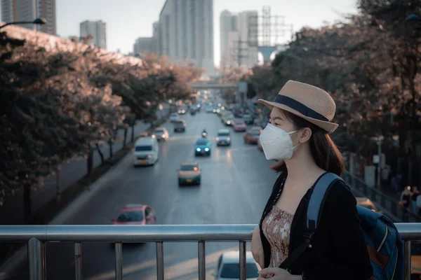 Aziatische Vrouwelijke Toeristen Reizen Draagt Een Masker Het Virus Beschermen — Stockfoto