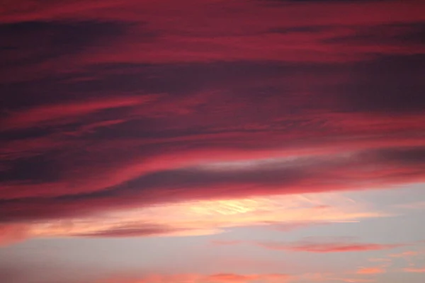 muhteşem bir kırmızı renk ile harika gün batımı