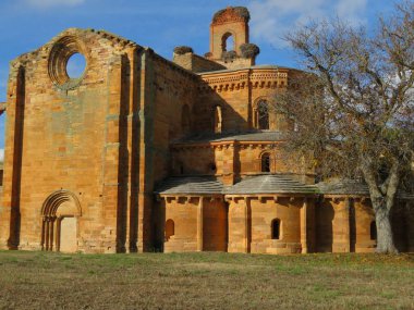 Ne yazık ki mahvoldu eski manastır keşiş.