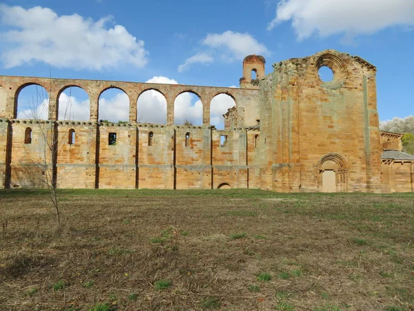 Ne yazık ki mahvoldu eski manastır keşiş.