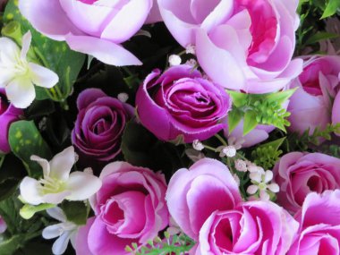 Onların renk için gerçek gibi güzel yapay çiçekler