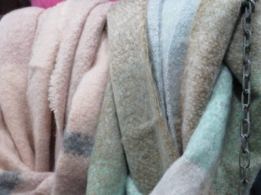 Bit pazarı çok çeşitli renk ve stilleri ile değerli nesneleri