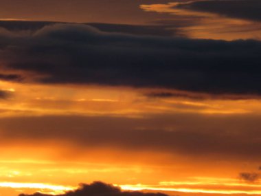 Muhteşem ve görkemli gökyüzü güzel gün batımı