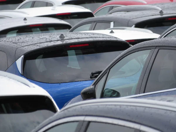 Çok araba ayakta bekleyen için farklı renk yönetim kurulu