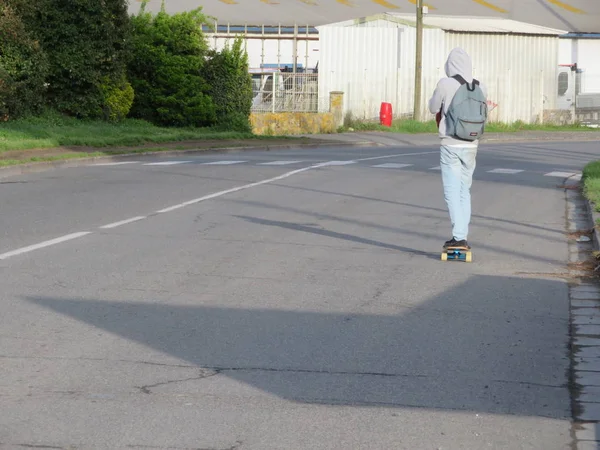 Skate grande velocidade para viajar na estrada — Fotografia de Stock