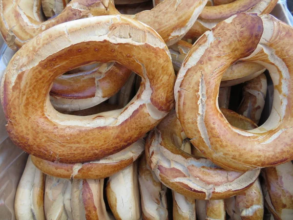 Schöne und köstliche Donuts typisch für Spanien mit einem angenehmen Geschmack — Stockfoto