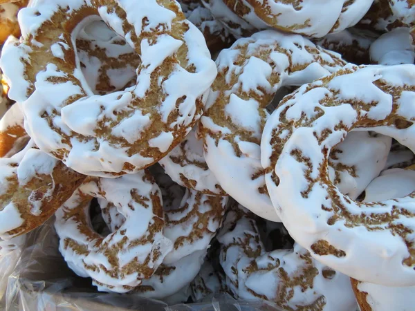 Красиві і смачні пончики типові Іспанії з приємним ароматом — стокове фото
