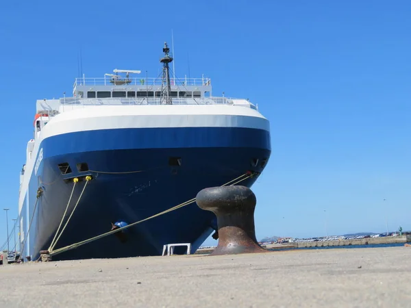 Yakıt ikmali ve onarımı için park edilmiş teknelerin bulunduğu Demirleme Limanı