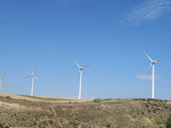 Güzel Rüzgar Türbinleri Hava Enerji Dönüştürmek Için Hazır — Stok fotoğraf