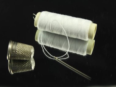 İğne ipliği makas dikiş yüksük terzi düğmeleri