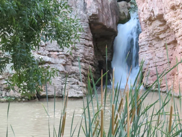 Schönes Foto Eines Wasserfalls Mit Viel Süßwasser Und Klarem Wasser — Stockfoto