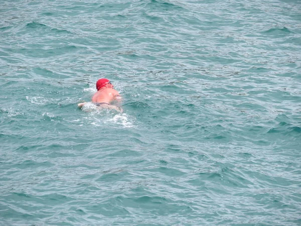 Belas Imagens Nadador Alto Mar Com Água Muito Fria — Fotografia de Stock