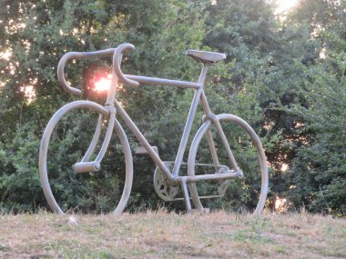 Fransa turuna çıkmak için harika bir metal bisiklet süsü.