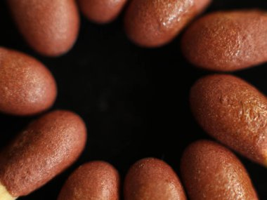 Fosfor, ateş, odun, duman, kundakçı ile eşleşiyor.