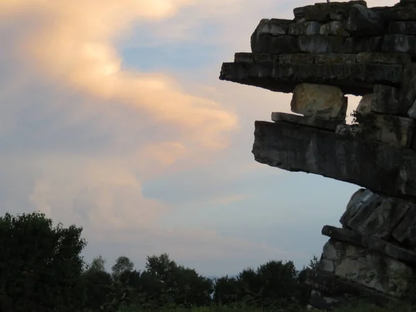 Beautiful Dragon Shaped Stone Wall Coming Out Earth — Stock Photo, Image