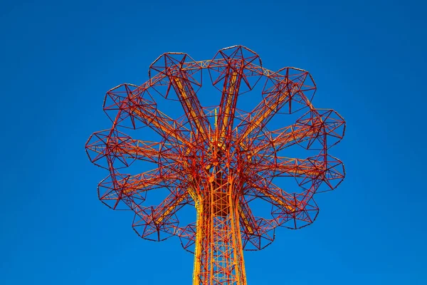 Coney Adası tema parkları New York'ta paraşüt atlama çekim.