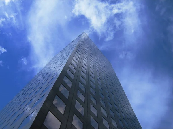 Modernes Gebäude Mit Schönem Himmel — Stockfoto