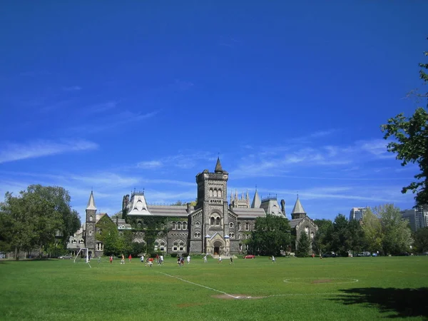 Toronto, Ontario, Kanada. Eylül 2006. Toronto Üniversitesi uzun yıllar önce.