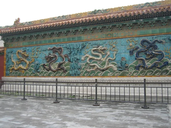 Pekin, Çin. Temmuz 2008. Yasak Şehir içinde Dragon duvar.