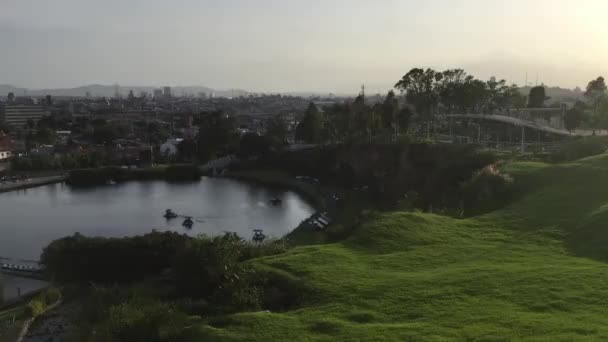 Künstliche Lagune Und Park — Stockvideo