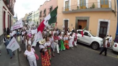 Puebla City, Puebla. Meksika. 12 Ağustos 2018. Birden fazla 8000 insanlar seçim dolandırıcılık iddiasıyla eyalet seçimleri iptal etmek isteyen. 