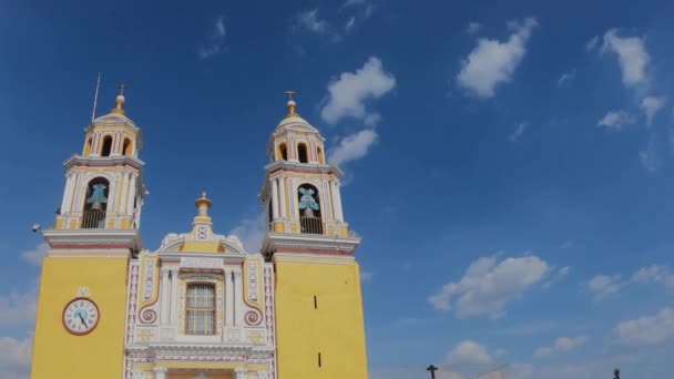 Iglesia Los Remedios Sobre Pirámide Más Grande Del Mundo — Vídeo de stock