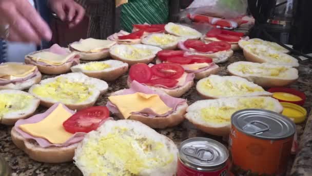 Делать Настоящие Мексиканские Сэндвичи Быстром Движении — стоковое видео