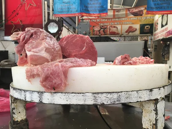 Puebla Puebla Meksyk Marca 2019 Surowe Mięso Tradycyjnym Rynku Meksykańskim — Zdjęcie stockowe