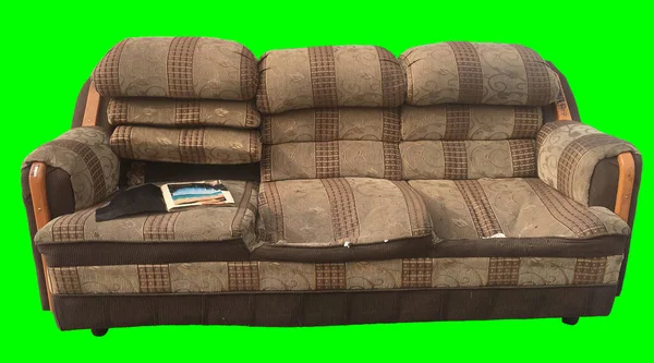 Altes Und Nutzloses Sofa Vor Grünem Hintergrund — Stockfoto